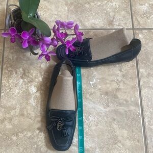Black leather loafers by Etienne Aigner